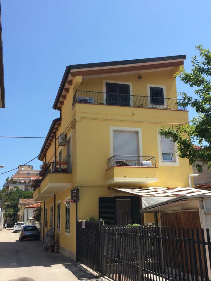 Casa Vacanze “Sale Di Mare” เปสการา ภายนอก รูปภาพ